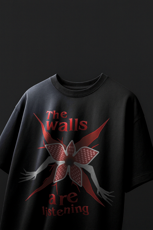 Walls are listening Oversized T-shirt